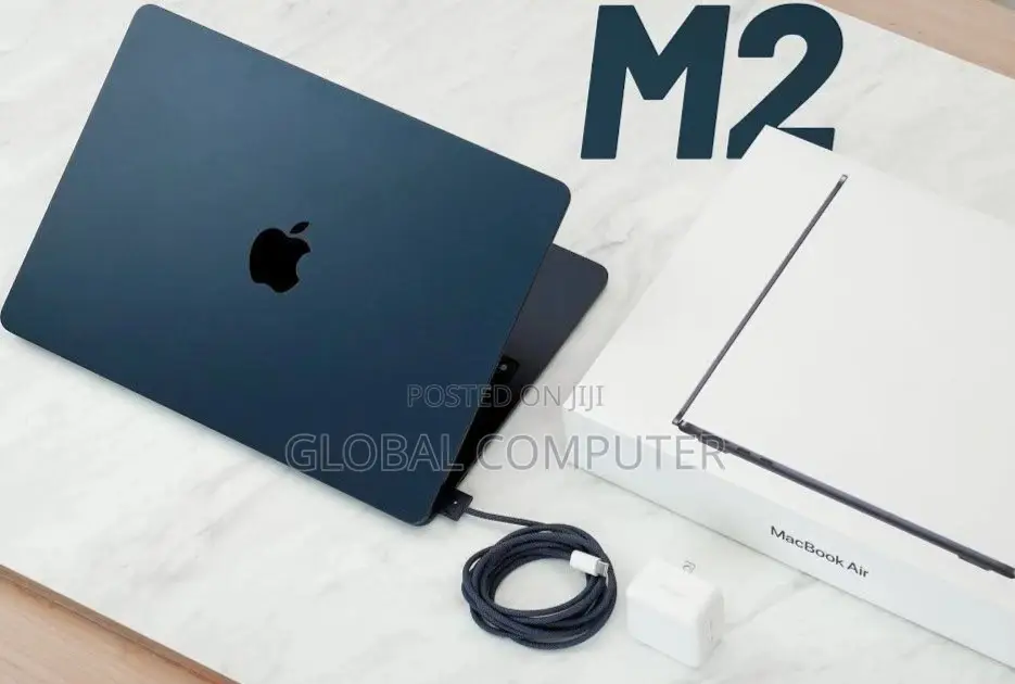 New Laptop Apple MacBook Air 2022 M2 8GB Apple M2 Ultra SSD 256GB