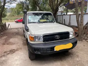 Toyota Land Cruiser 2017 White