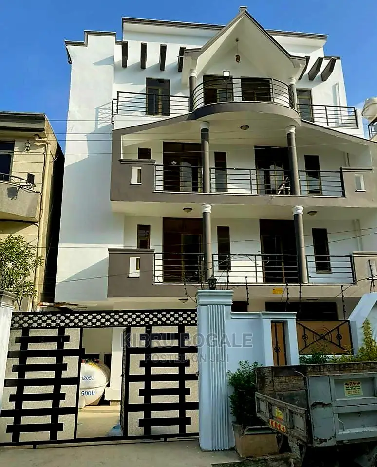 6bdrm House in Cmc, Bole for sale