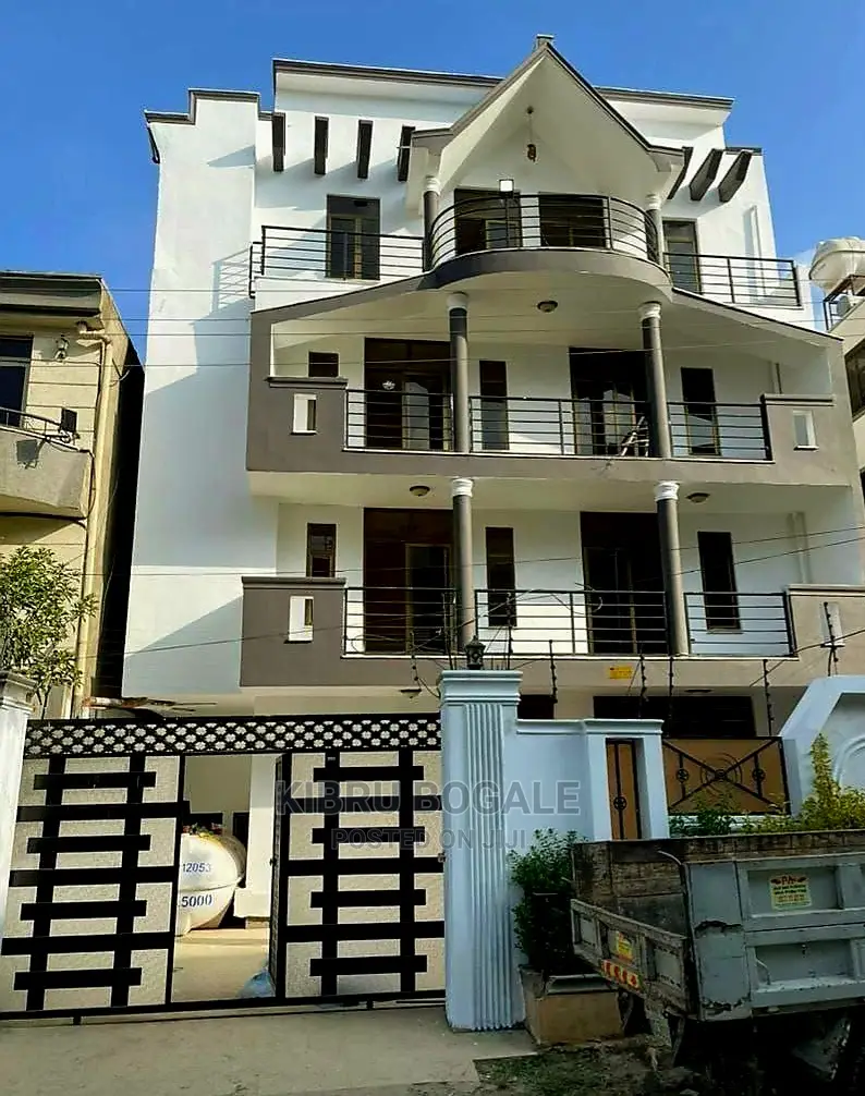 6bdrm House in Cmc, Bole for sale