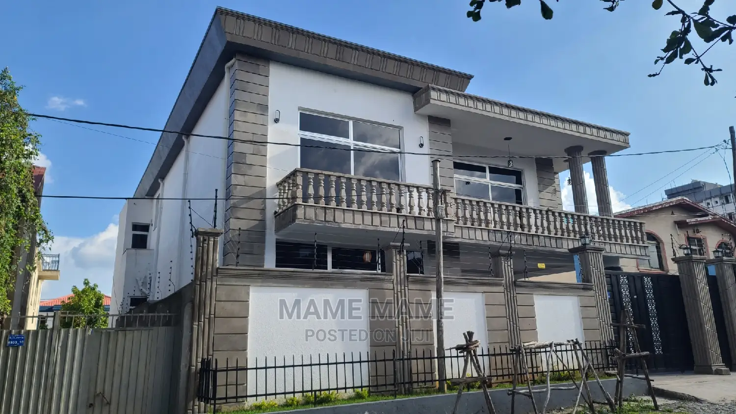 8bdrm House in Addis Abeba, Bole for sale