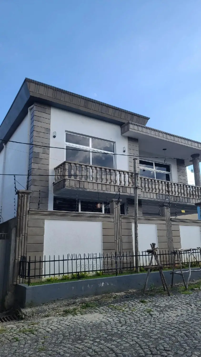 8bdrm House in Addis Abeba, Bole for sale