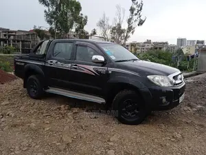 Toyota Hilux 2010 Black