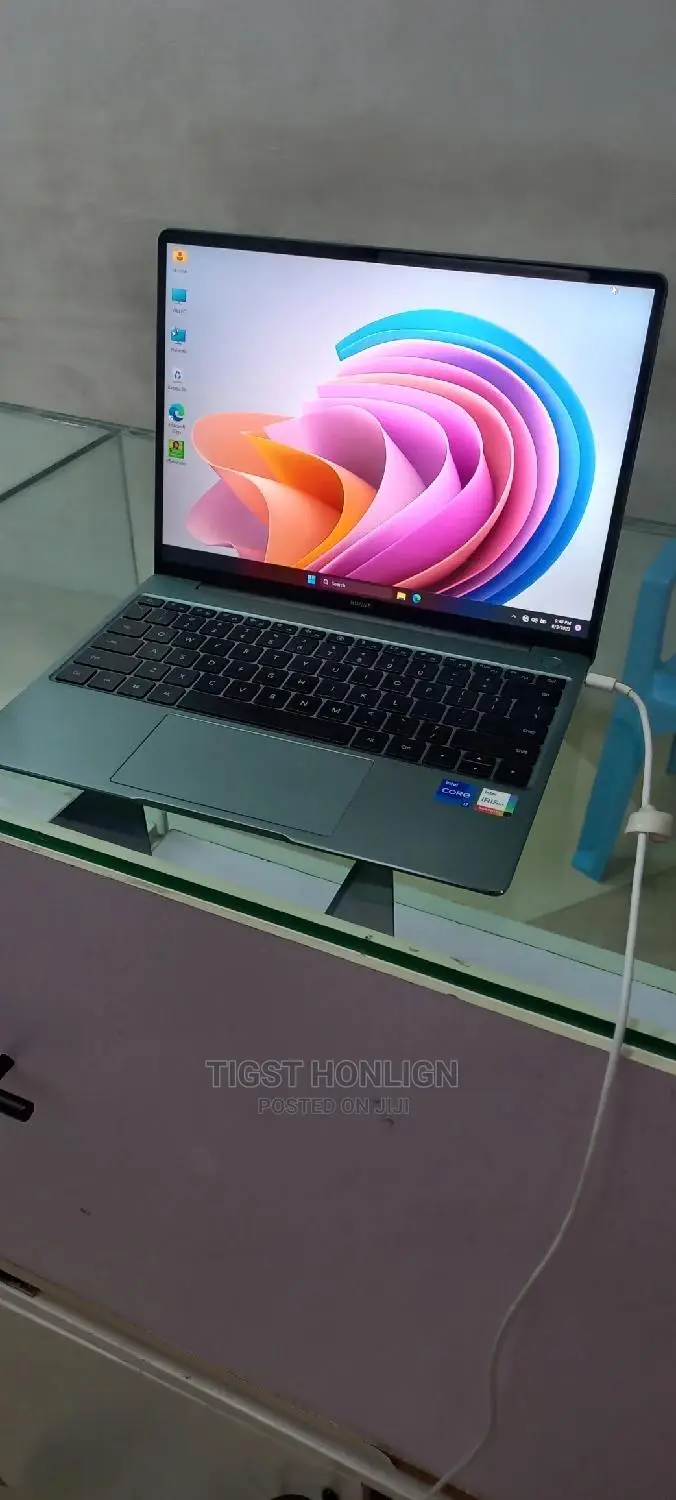 New Laptop Huawei MateBook 13 WRT-W19E 16GB Intel Core I7 SSD 512GB