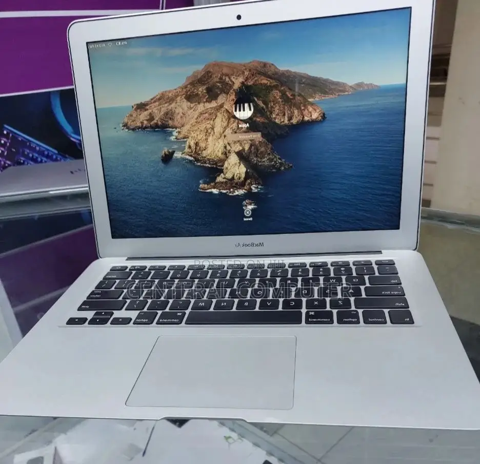 New Laptop Apple MacBook 8GB Intel Core I7 SSD 256GB