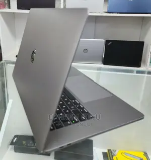 New Laptop Apple MacBook Pro 2017 16GB Intel Core I7 SSD 512GB