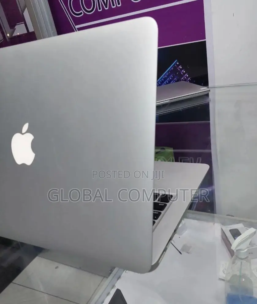 New Laptop Apple MacBook 8GB Intel Core I7 SSD 256GB