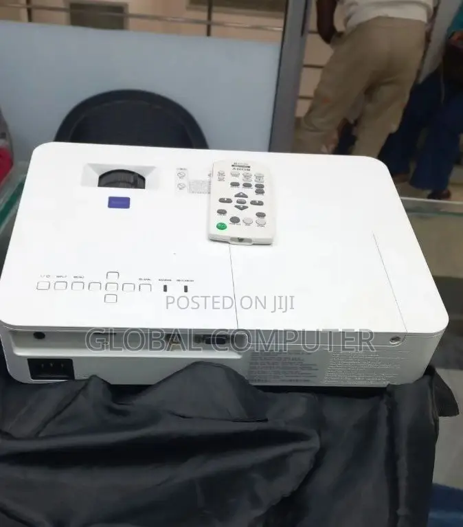 Brand New SONY Projector VPL-Dx221 Model