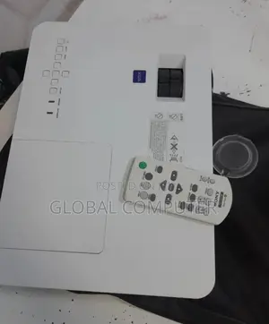 Brand New SONY Projector VPL-Dx221 Model