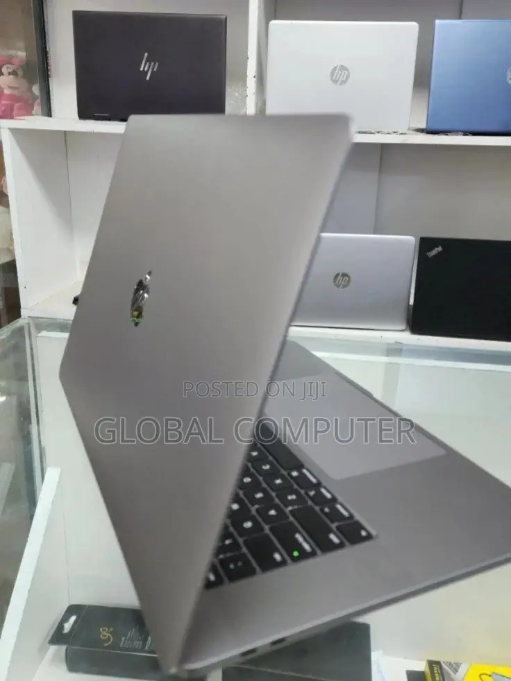 New Laptop Apple MacBook Pro 2017 16GB Intel Core I7 SSD 512GB