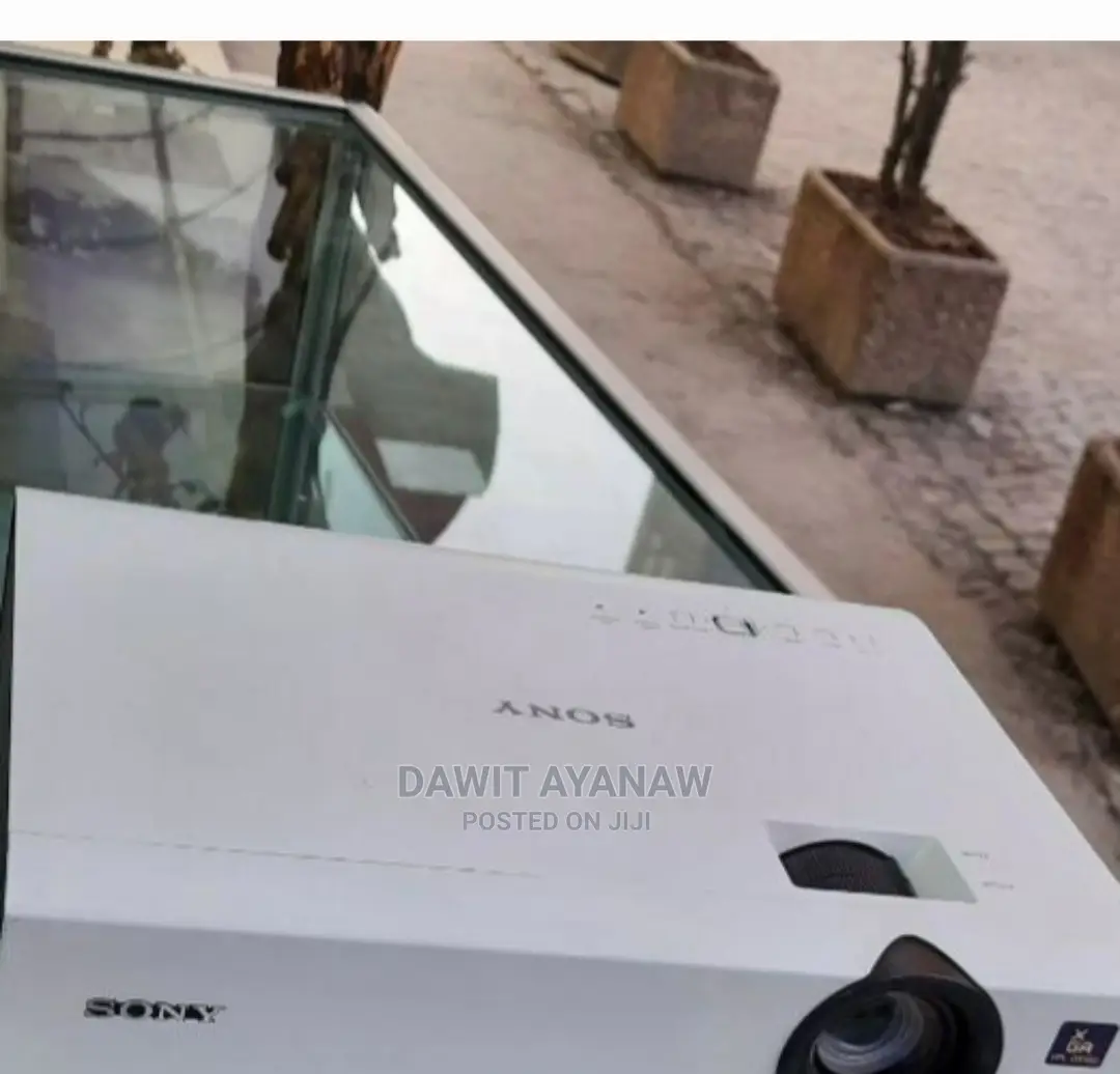 Sony Projector VPL-DX102