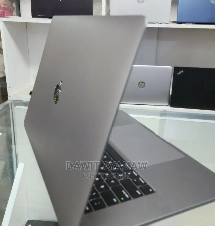 New Laptop Apple MacBook Pro 2017 16GB Intel Core I7 SSD 512GB