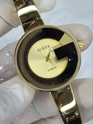 • Gucci Ladies Wrist Watch ለሴቶች
