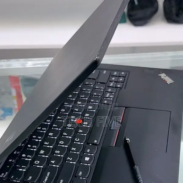 New Laptop Lenovo ThinkPad Yoga 370 8GB Intel Core I5 SSD 512GB