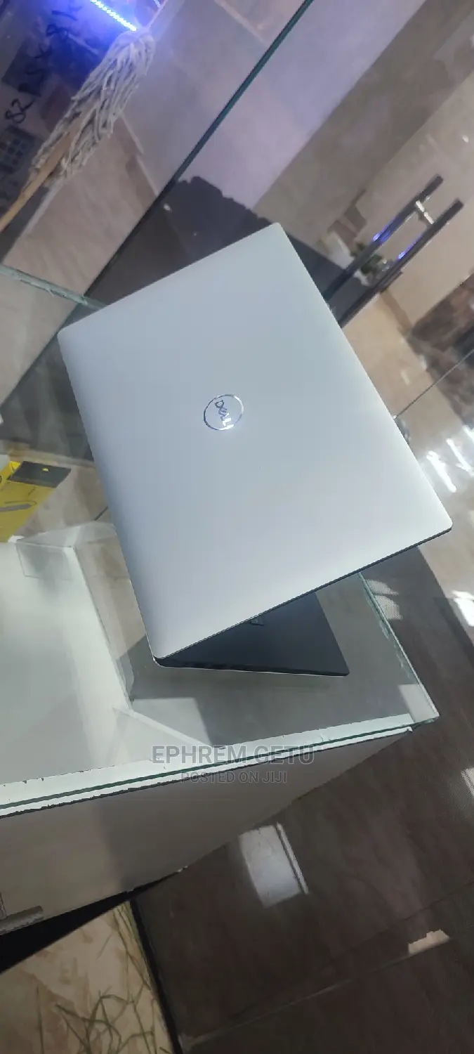 New Laptop Dell XPS 15 32GB Intel Core I7 SSD 512GB