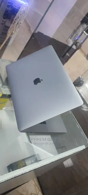 Photo - New Laptop Apple MacBook Pro 2017 16GB Intel Core I7 SSD 512GB