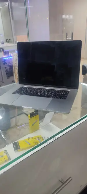 New Laptop Apple MacBook Pro 2017 16GB Intel Core I7 SSD 512GB