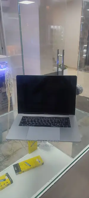 New Laptop Apple MacBook Pro 2017 16GB Intel Core I7 SSD 512GB