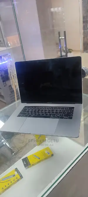 New Laptop Apple MacBook Pro 2017 16GB Intel Core I7 SSD 512GB