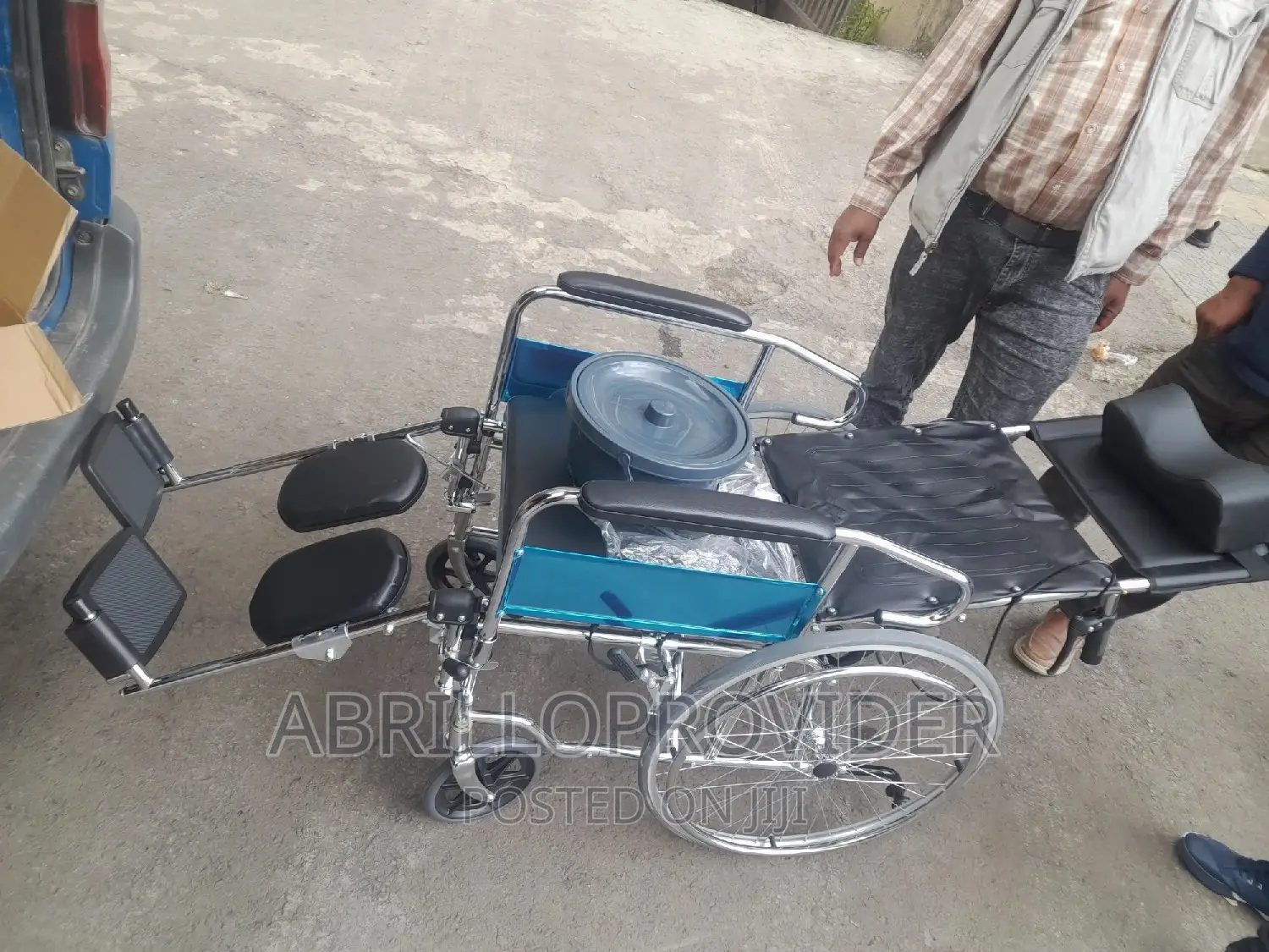 New and Packed Delivery Packege Wheelchair