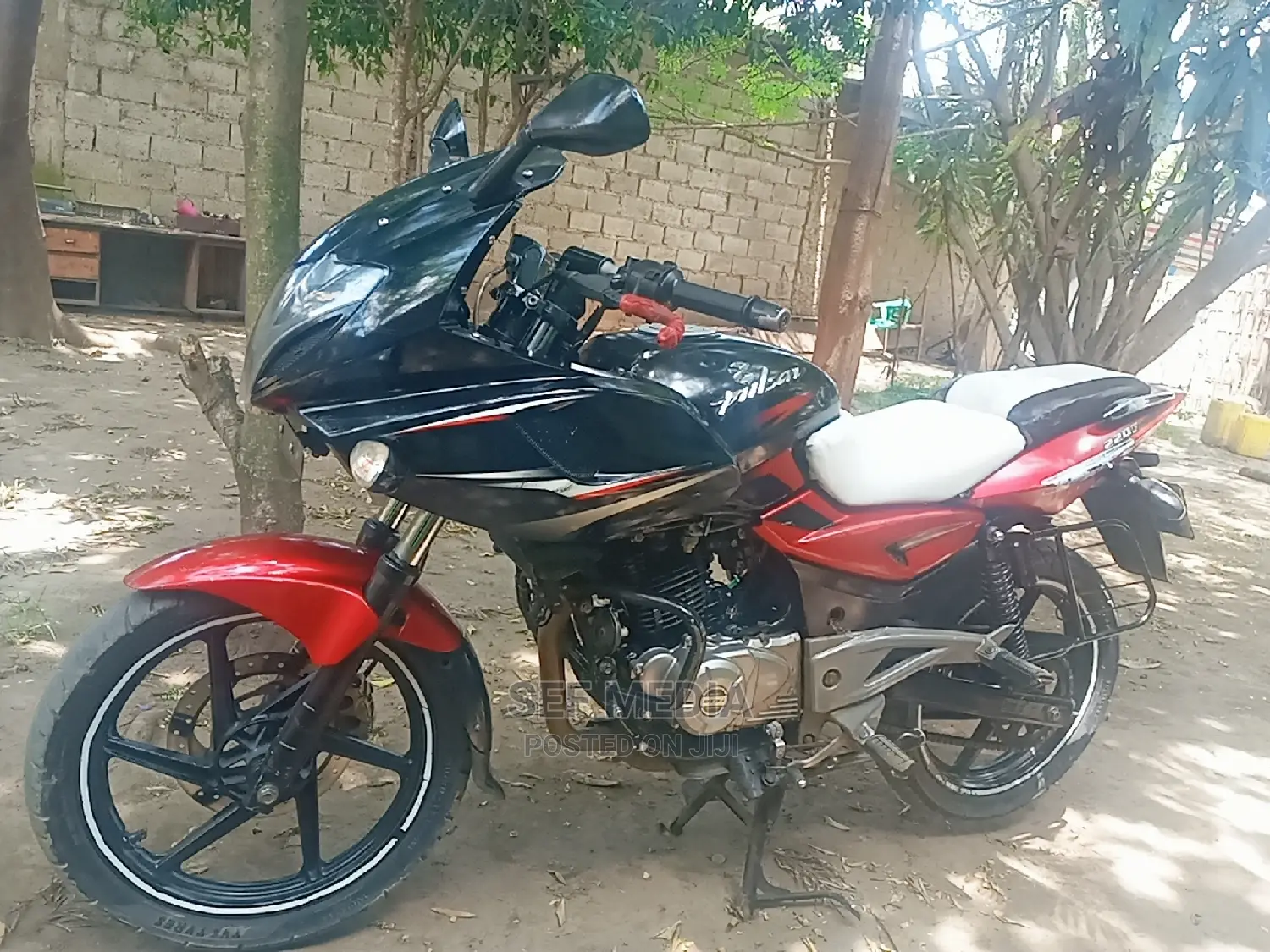 Bajaj Pulsar 220 F 2017 Black