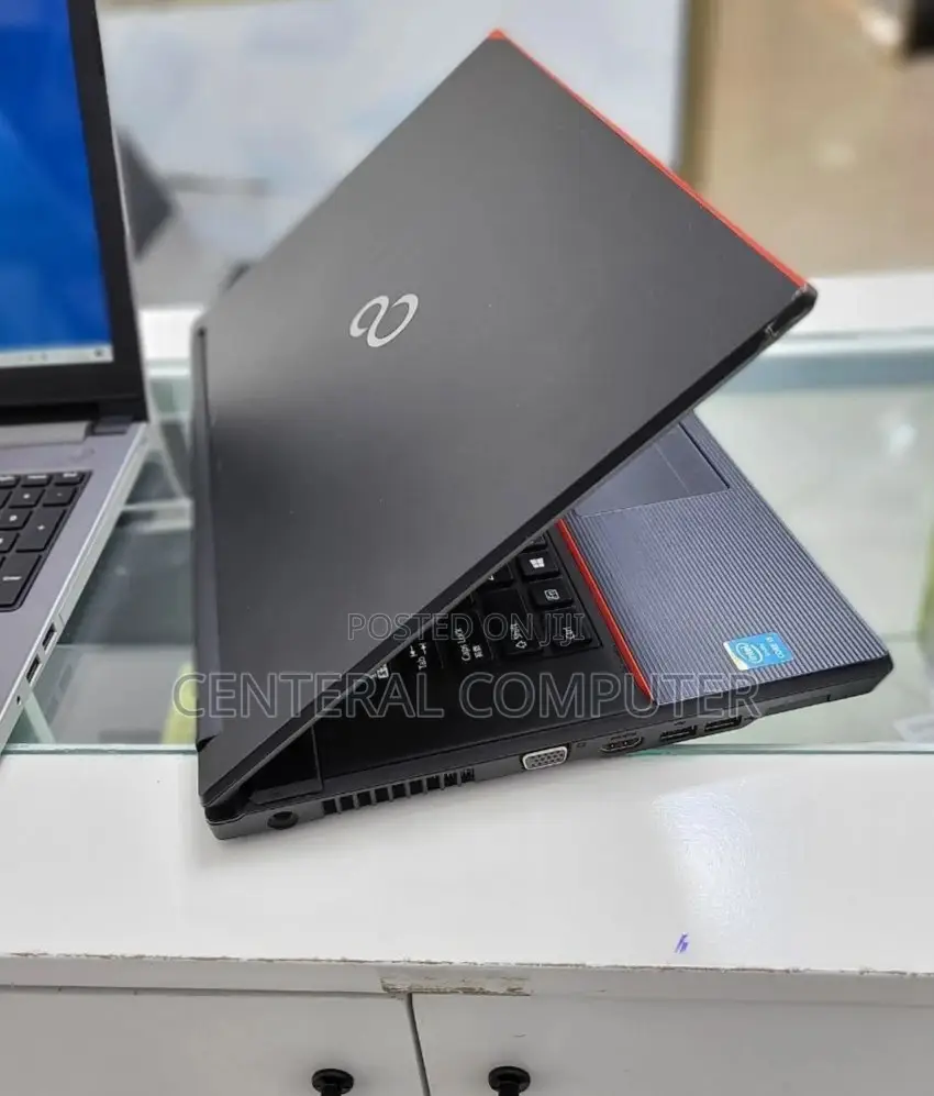 New Laptop Fujitsu Amilo Li3710 4GB Intel Core I5 HDD 500GB