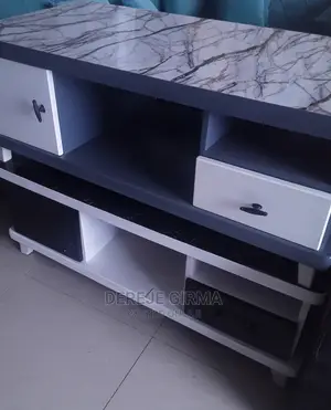 የሰፋ መሀል ጠረጴዛ