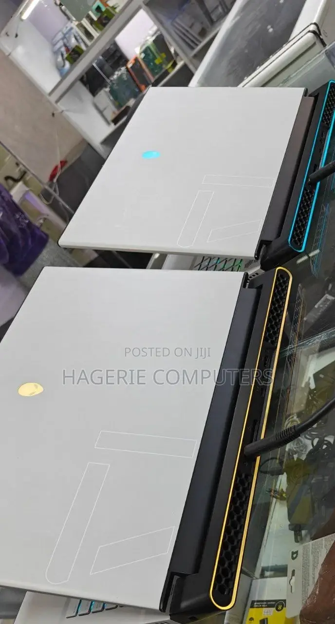 New Laptop Alienware M17x R2 16GB Intel Core I7 SSD 1T