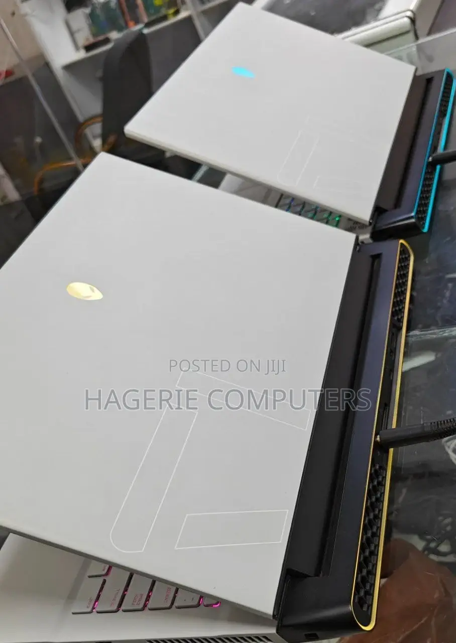 New Laptop Alienware M17x R2 16GB Intel Core I7 SSD 1T