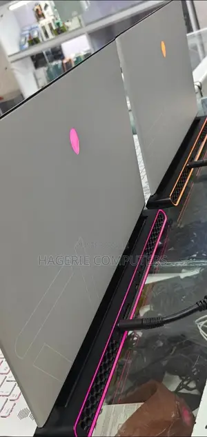 New Laptop Alienware M17x R2 16GB Intel Core I7 SSD 1T