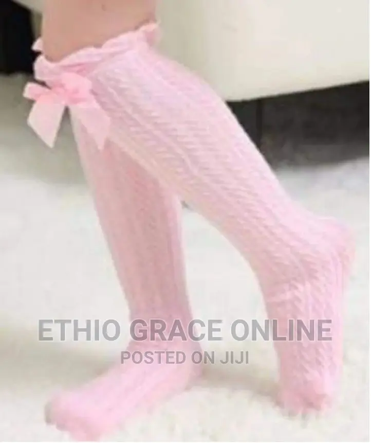 Girls Cable Knit Knee Socks With Bow