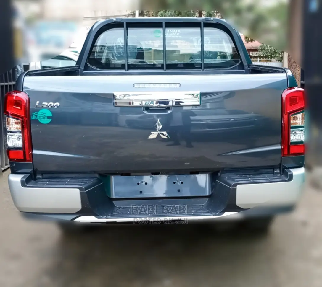New Mitsubishi L200 2023 Gray