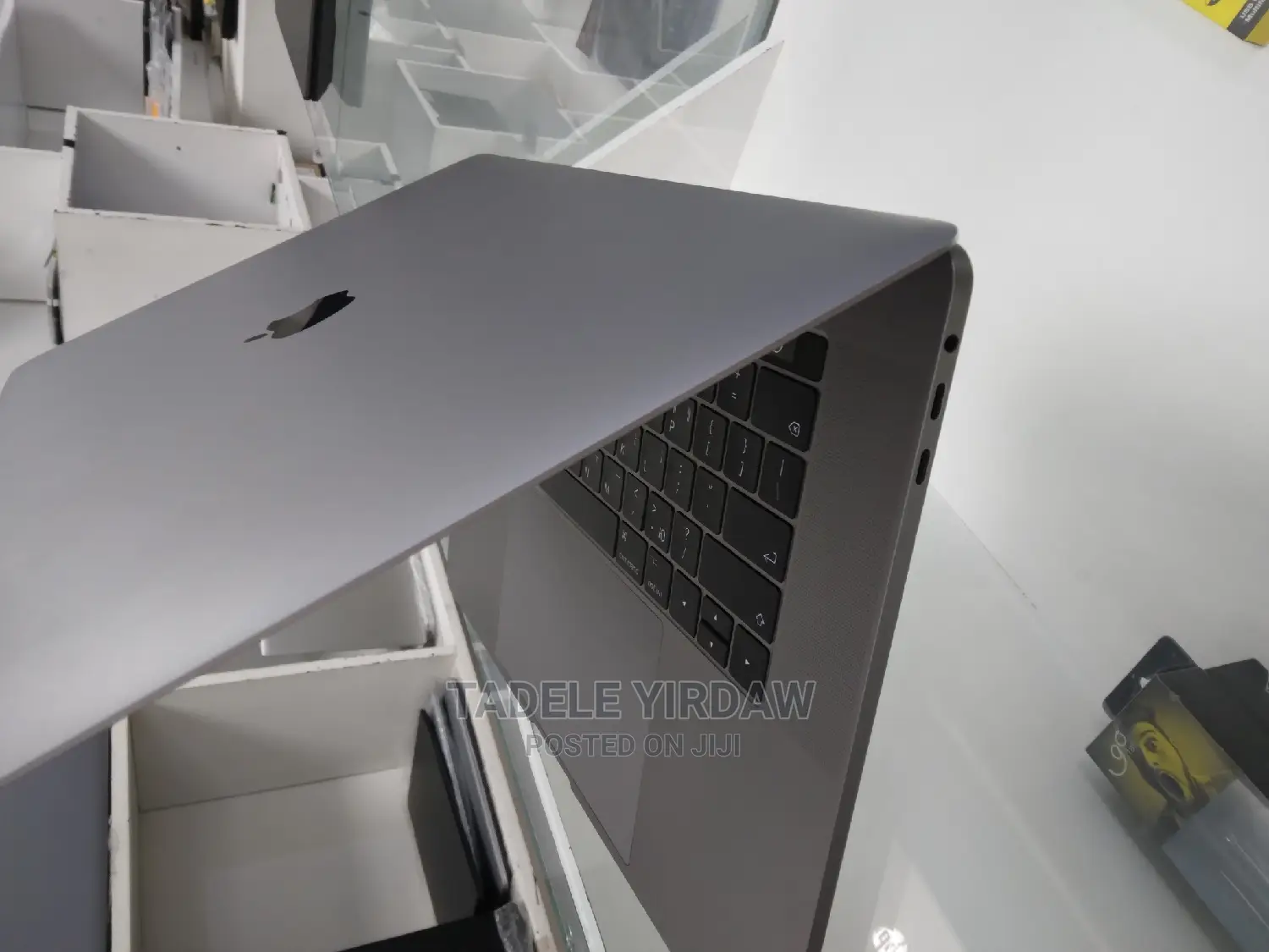 New Laptop Apple MacBook Pro 2017 16GB Intel Core I7 SSD 512GB