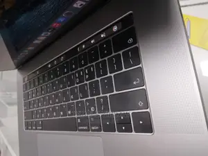New Laptop Apple MacBook Pro 2017 16GB Intel Core I7 SSD 512GB
