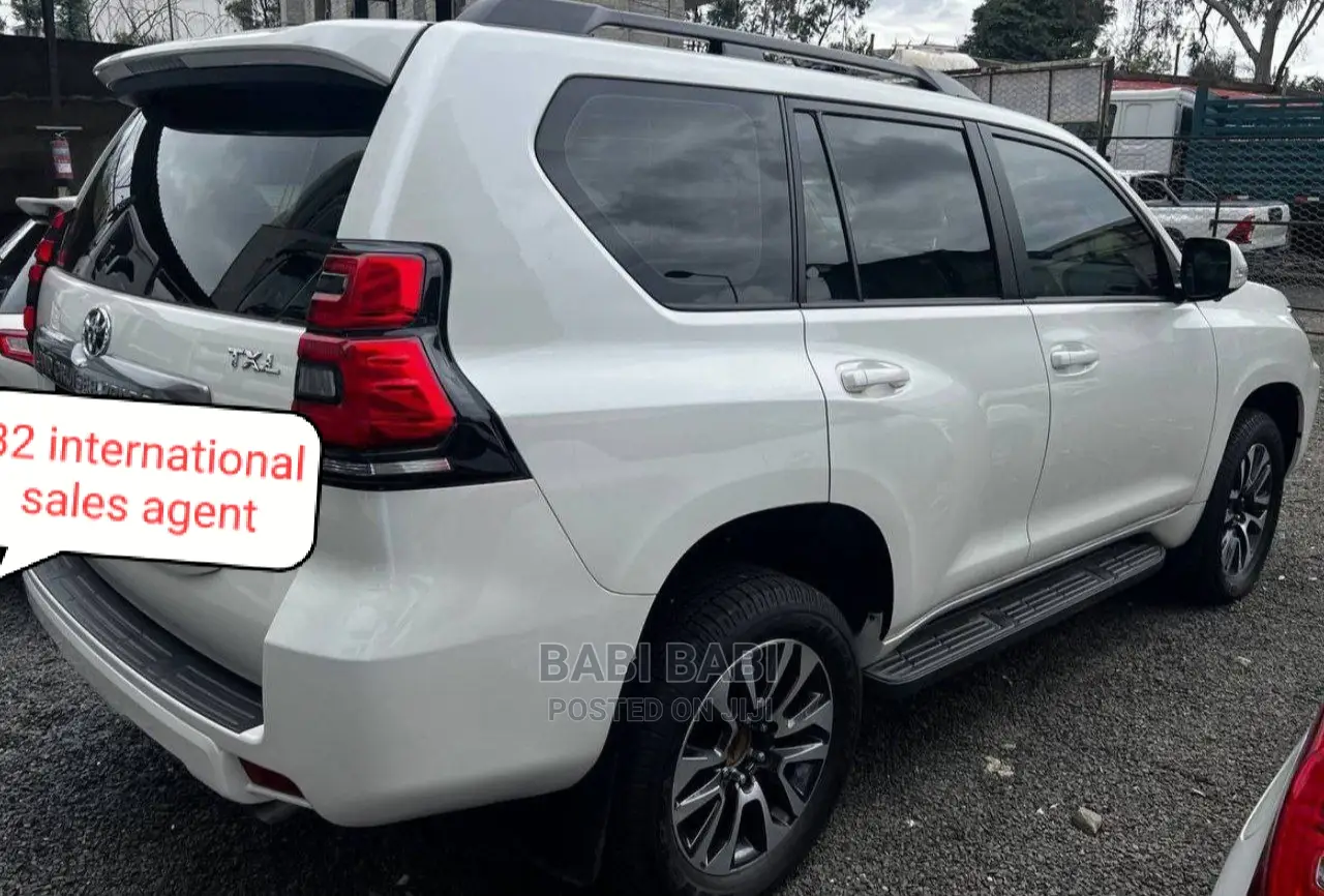 Toyota Land Cruiser Prado 2021 White
