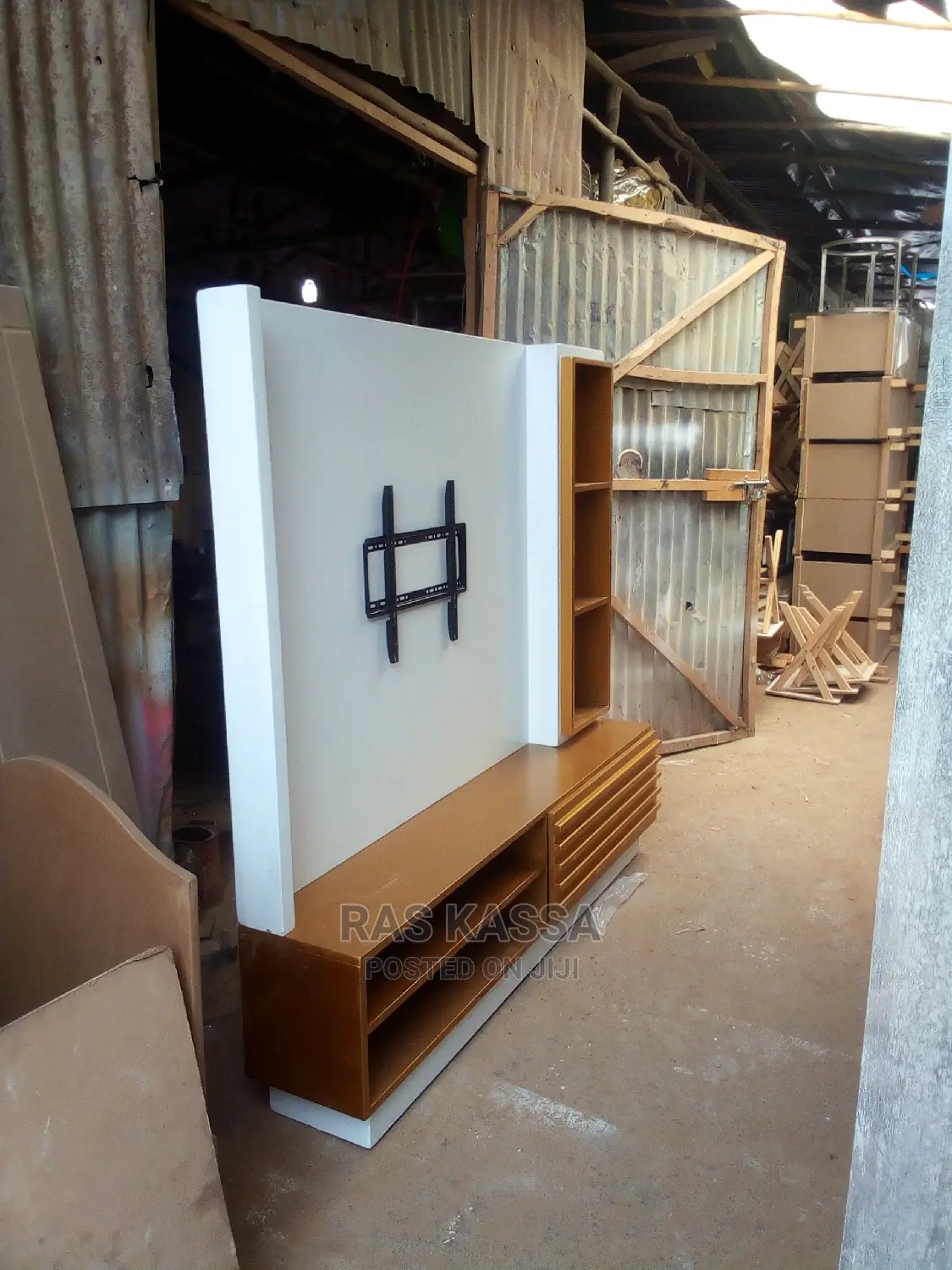 ወብ ቲቪ ስታንድ ከ32እሰከ 55 ኢንች የሚይዝ