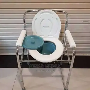Kursi Toilet Comode Chair / Roda / Karet -