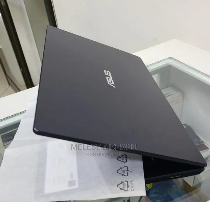 New Laptop Asus Vivobook E410M 4GB Intel Core I5 SSD 256GB