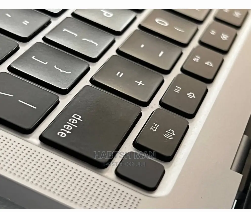 New Laptop Apple MacBook 2018 8GB Intel Core I5 SSD 256GB