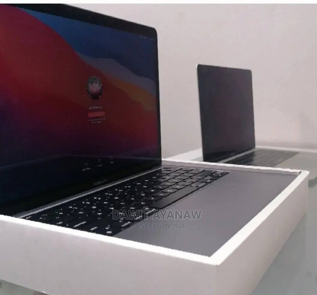 New Laptop Apple MacBook Pro 2020 M1 8GB Intel Core I7 SSD 256GB