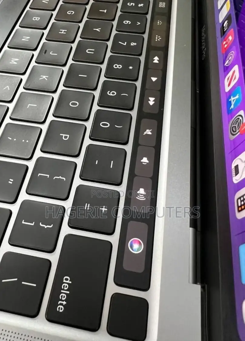 New Laptop Apple MacBook Pro 2020 M1 8GB Apple M1 Pro SSD 256GB