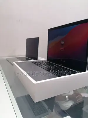 New Laptop Apple MacBook Pro 2020 M1 8GB Apple M1 Pro SSD 256GB