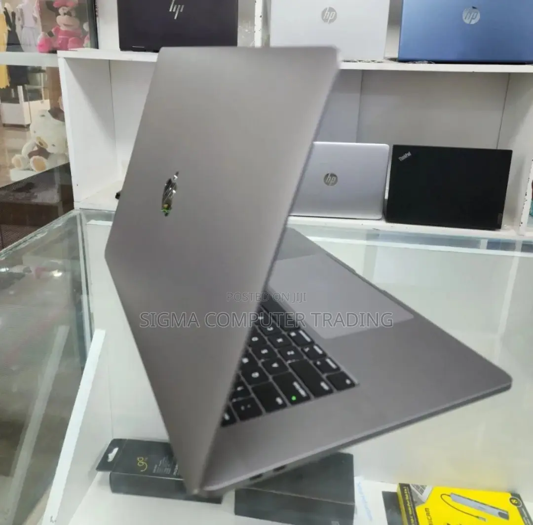 New Laptop Apple MacBook Pro 2017 16GB Intel Core I7 SSD 512GB