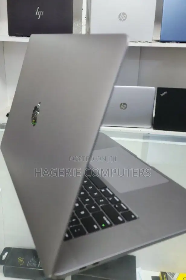 New Laptop Apple MacBook Pro 2017 16GB Intel Core I7 SSD 512GB