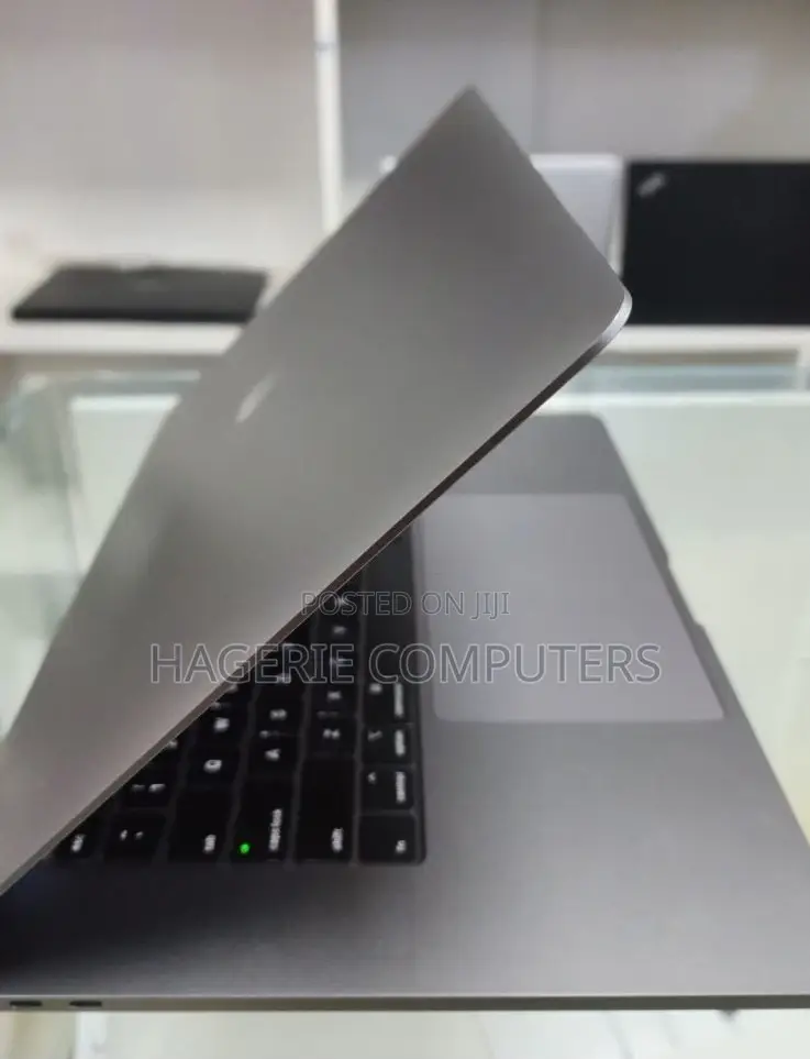 New Laptop Apple MacBook Pro 2017 16GB Intel Core I7 SSD 512GB