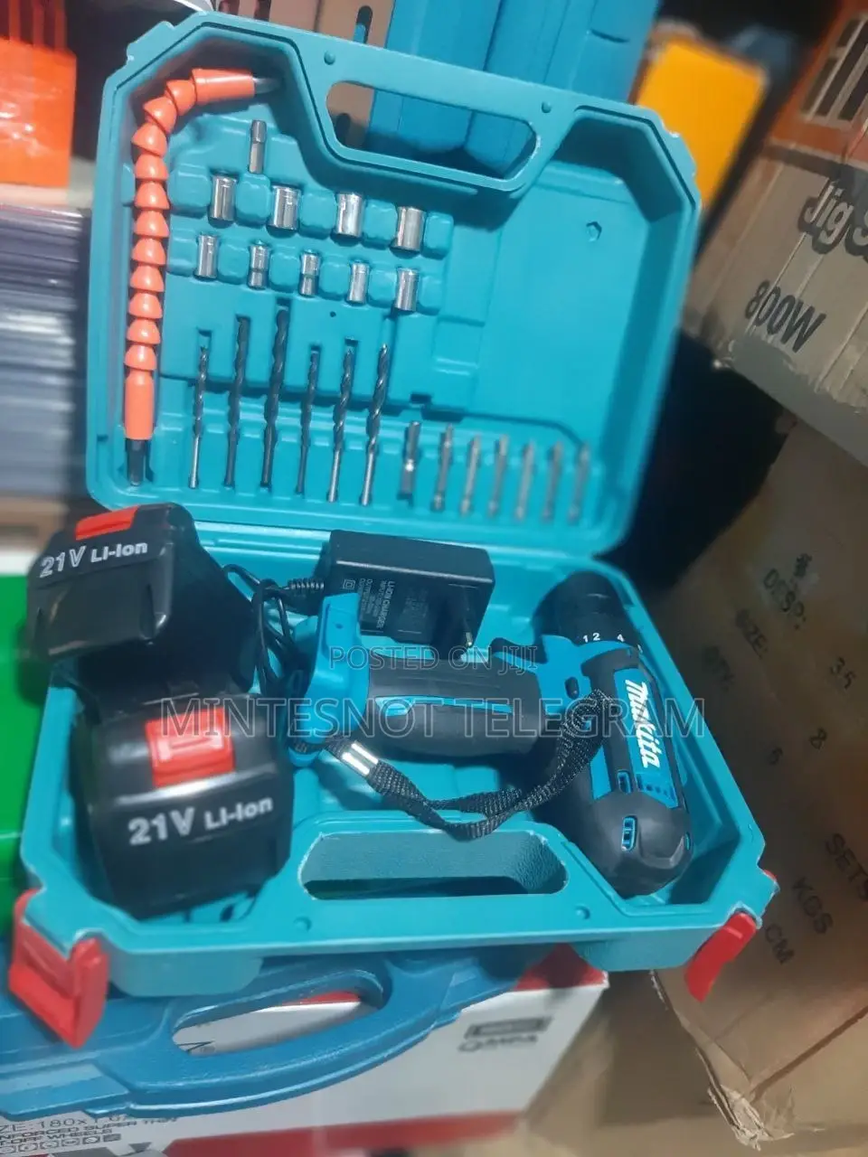 Makita Chargable Drill With Accessories