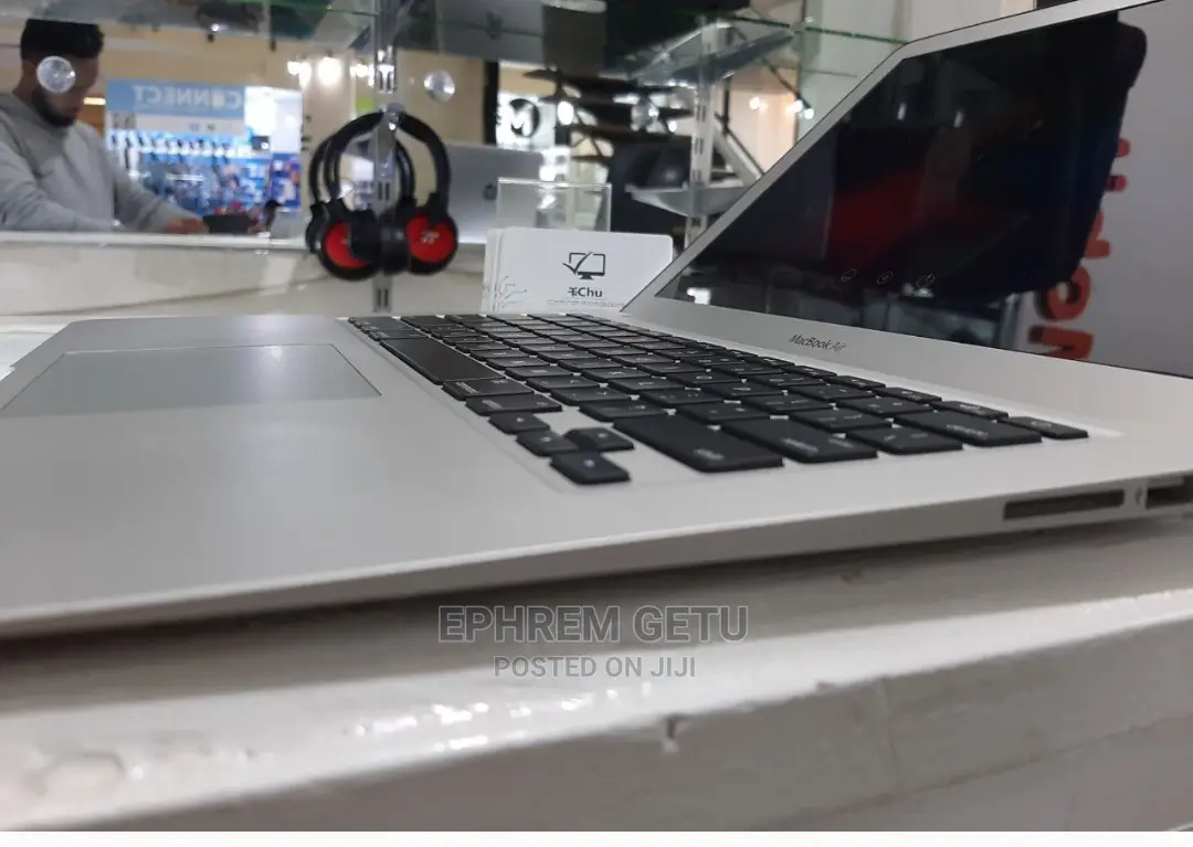 New Laptop Apple MacBook Air 2012 4GB Intel Core I5 SSD 128GB