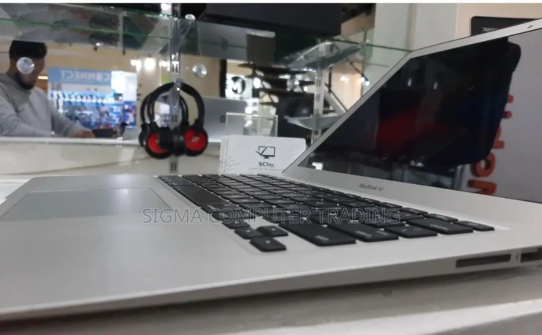 New Laptop Apple MacBook 2012 4GB Intel Core I5 SSD 128GB