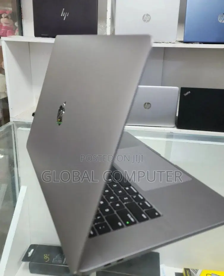 New Laptop Apple MacBook Pro 2017 16GB Intel Core I7 SSD 512GB