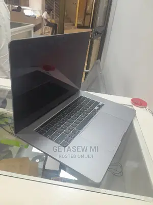 New Laptop Apple MacBook Pro 2017 16GB Intel Core i7 SSD 512GB